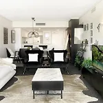 Spring Hill 2Br, 2Ba Retreat Sleeps 6 - Walk To Brisbane Cbd With Pool, Free Parking, Balcony, Views, Fast Wi-Fi & Gym