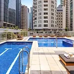 Dusk A Luxury 2Bed 2Bath Cbd Sky Home With Pool Parking And Spa