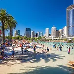 Cs - Gorgeous Views 2br W Parking, Pool & Gym Apartment
