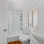 Gladstone Highgate Hill * Brisbane