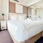 Direct Story Bridge Views - Sleeps 6 - Parking - Brisbane