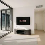 Bright & Calm Haven Queen Wharf Lv 17 - With Sky & Balcony Views