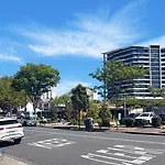 Amazing Views 2Bd 2Ba Homey Toowong Abode Pool M29