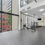Bright 1-bed Retreat In Charlotte Towers