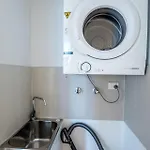 Fortitude Valley Escape With Pool, Gym & Parking