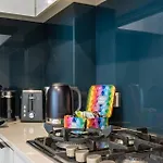 Fortitude Valley Escape With Pool, Gym & Parking