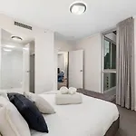 Dusk A Luxury 2Bed 2Bath Cbd Sky Home With Pool Parking And Spa