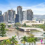 Apartment 2 Bed 2 Bath Parking