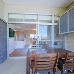 Bulimba Solace - Poolside Living By River Brisbane