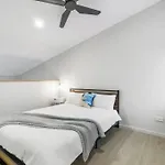 Cozy Sunnybank Base - Unit 3 | Near Shops & Eats