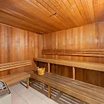 Luxury 2 Bedroom Retreat With Pool And Gym Access