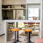 1bedroom Sip In Style In Queens Wharf - Level 33 With And River View Apartment