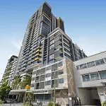 Apartment Stylish 2-bed In South *