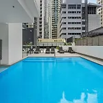 Bright 1-bed Retreat In Charlotte Towers Apartment *