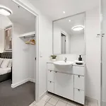 Dusk A Luxury 2bed 2bath Cbd Sky With Pool Parking And *