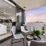 Cs - Gorgeous Views 2br W Parking, Pool & Gym Apartment *