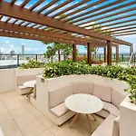 Valley Getaway - Rooftop Pool - Parking - Sleeps 6 Apartment Brisbane