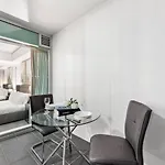 Apartment Dusk A Luxury 2bed 2bath Cbd Sky With Pool Parking And Brisbane