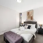 Apartment Dusk A Luxury 2bed 2bath Cbd Sky With Pool Parking And