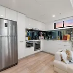 Cs - Gorgeous Views 2br W Parking, Pool & Gym