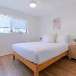 Apartment Bulimba Solace - Poolside Living By River