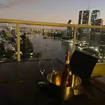 Stunning Views Over Brisbane River, Kangaroo Point And Story Bridge
