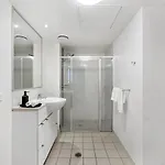Apartment Dusk A Luxury 2bed 2bath Cbd Sky With Pool Parking And Brisbane