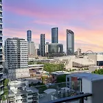 Cs - Gorgeous Views 2br W Parking, Pool & Gym Apartment *