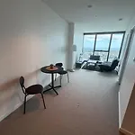 Apartment Skyrise Upper Floor Infinite Pool