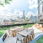 Valley Getaway - Rooftop Pool - Parking - Sleeps 6 Apartment *