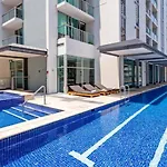 Apartment Dusk A Luxury 2bed 2bath Cbd Sky With Pool Parking And *