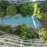 Spacious Inner-City Apartment With Pool