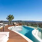 Apartment Valley Getaway - Rooftop Pool - Parking - Sleeps 6 Brisbane
