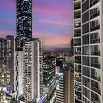 Apartment Dusk A Luxury 2bed 2bath Cbd Sky With Pool Parking And Brisbane
