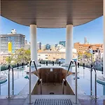 Apartment Valley Getaway - Rooftop Pool - Parking - Sleeps 6 Brisbane