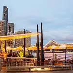 Dusk A Luxury 2bed 2bath Cbd Sky With Pool Parking And Apartment