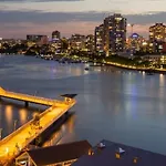 Dusk A Luxury 2bed 2bath Cbd Sky With Pool Parking And Brisbane