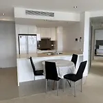 Modem Two Bedroom Apartment In Brisbane Inner Cbd