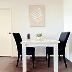Direct Story Bridge Views - Sleeps 6 - Parking -