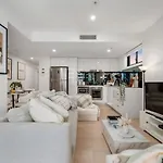 Cs - Gorgeous Views 2br W Parking, Pool & Gym *