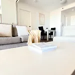 Direct Story Bridge Views - Sleeps 6 - Parking - *