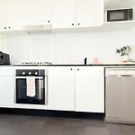 Direct Story Bridge Views - Sleeps 6 - Parking - Apartment Brisbane