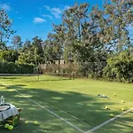 Leafy Studio Retreat Near Shops Motorway Access By Custom Bnb Hosting