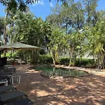 Leafy Studio Retreat Near Shops Motorway Access By Custom Bnb Hosting