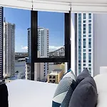 Rooftop Pool Stunning Apartment Queen Street