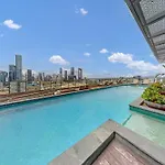 Elegant Urban Hideaway - Private Luxury Residential Apartment, Walk To South Bank & Free Carpark Apartment