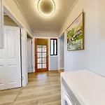 Holiday home Cozy House Cannon Hill , 3 Bed, And Just 13 Mins From Airport And 15 Mins From Cbd Brisbane