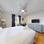 Holiday home Cozy House Cannon Hill , 3 Bed, And Just 13 Mins From Airport And 15 Mins From Cbd