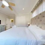 Holiday home Cozy House Cannon Hill , 3 Bed, And Just 13 Mins From Airport And 15 Mins From Cbd