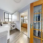Cozy House Cannon Hill , 3 Bed, And Just 13 Mins From Airport And 15 Mins From Cbd Holiday home Brisbane
